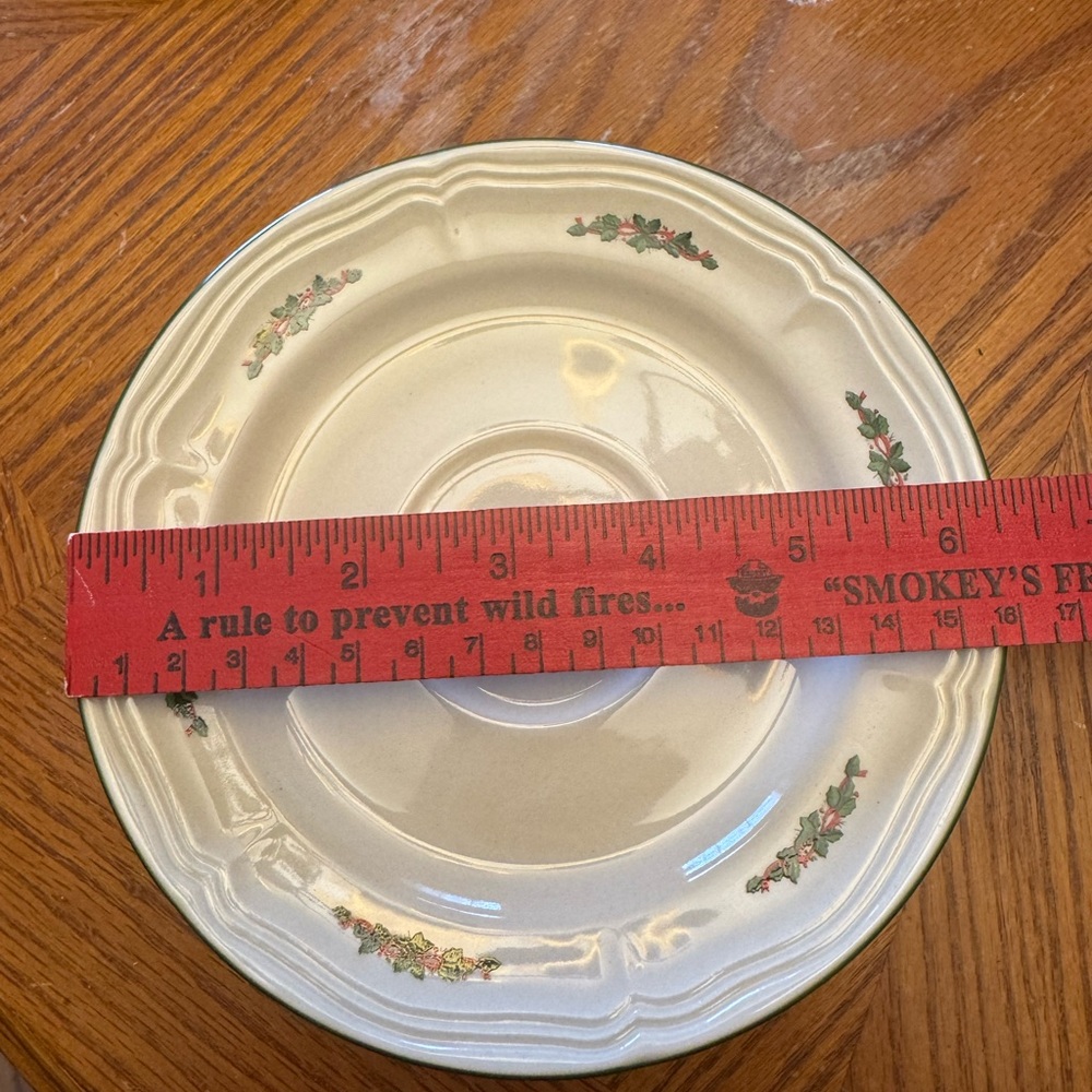 Elegant Cream Floral Dinner Plate - Picture 3 of 3